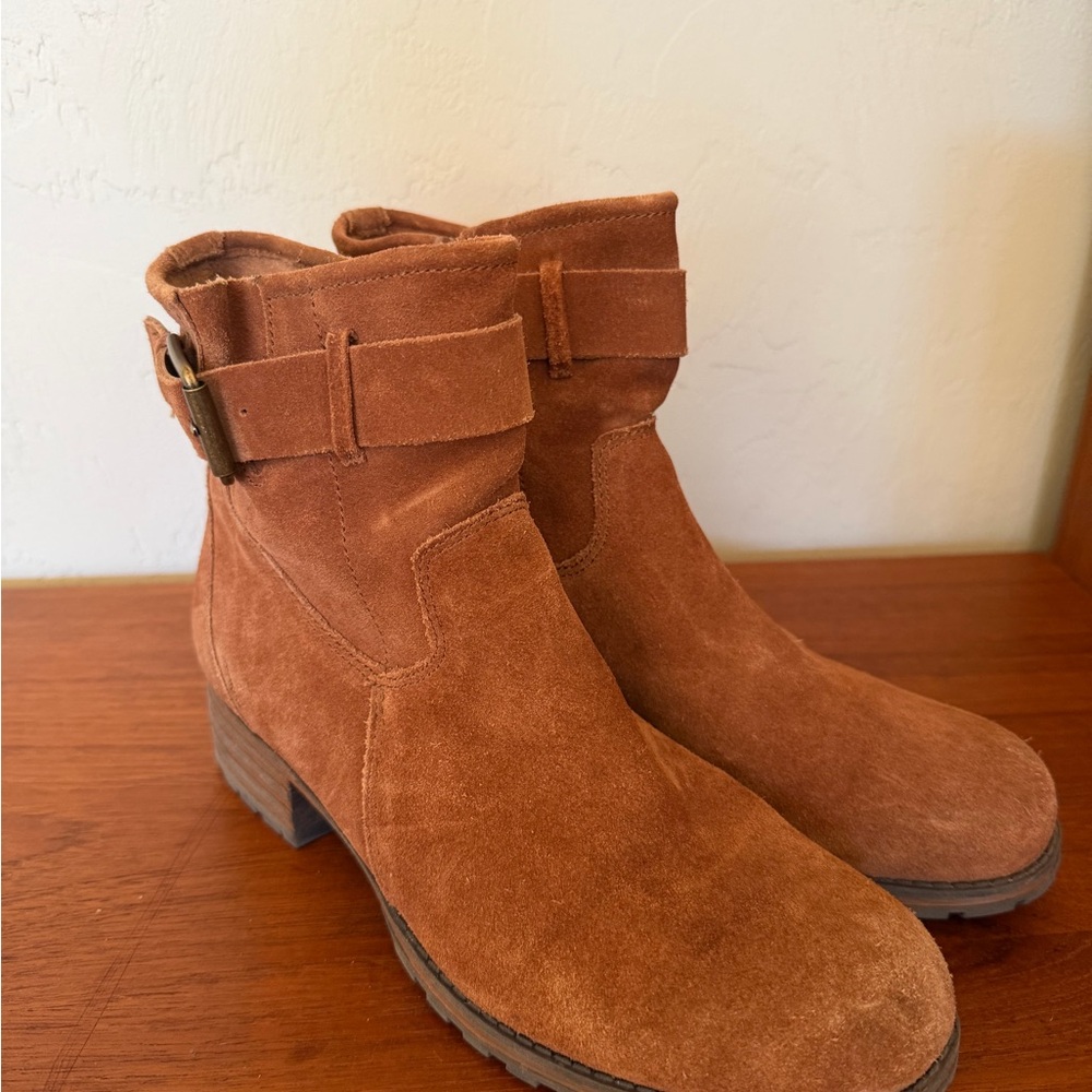 Clarks Suede Ankle Booties in Chestnut